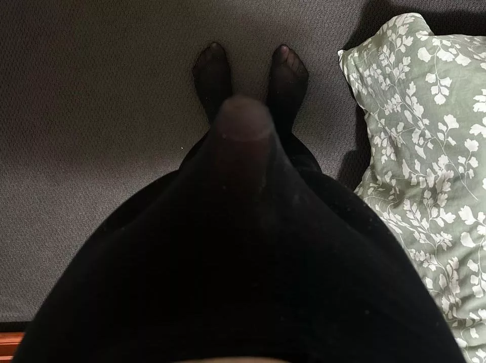 Anyone willing to give me a pantyhose footjob Brisbane