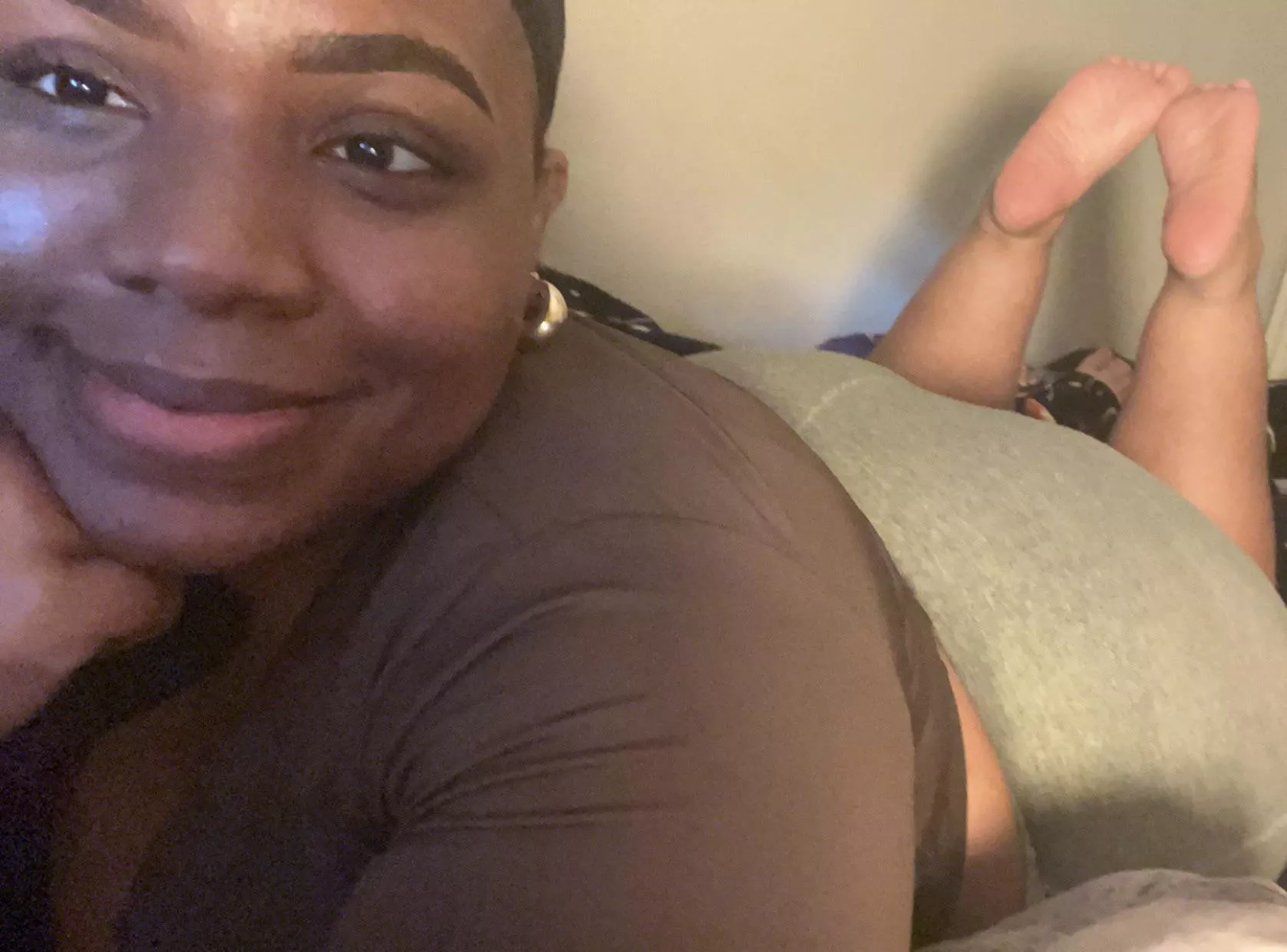 Approach, dispense & serve, loser. Send me double if you looked at my feet first 