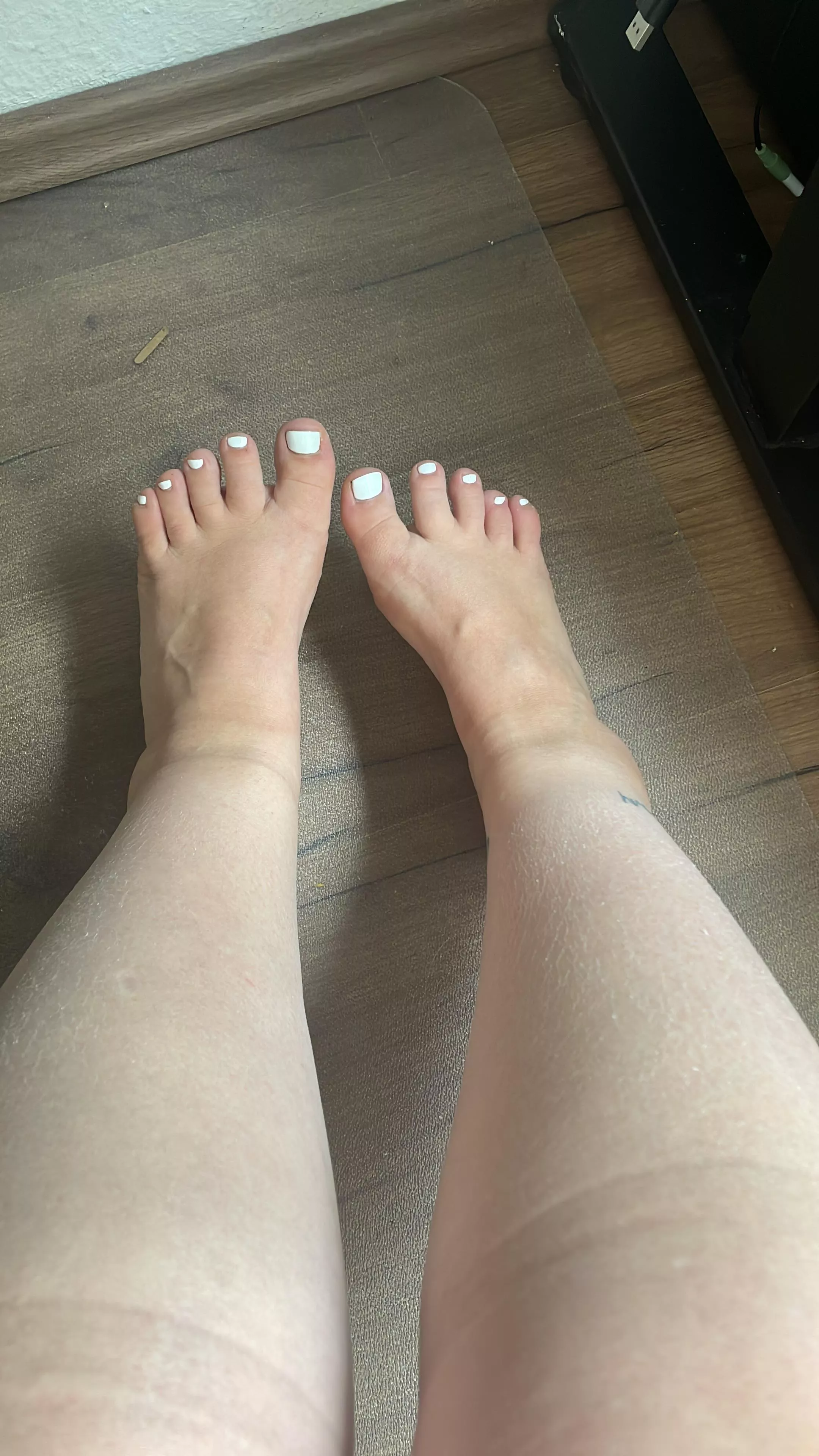 Are you in love with the beauty of my big feet.
