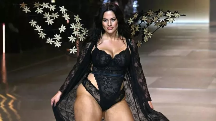 Ashley...all that delicious thickness!