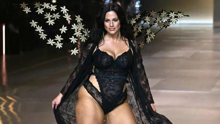 Ashley...all that delicious thickness!