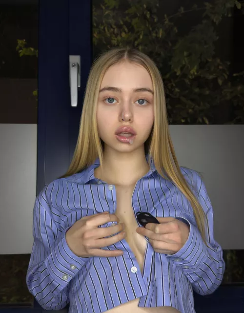 beautiful babe looking for a man with experience