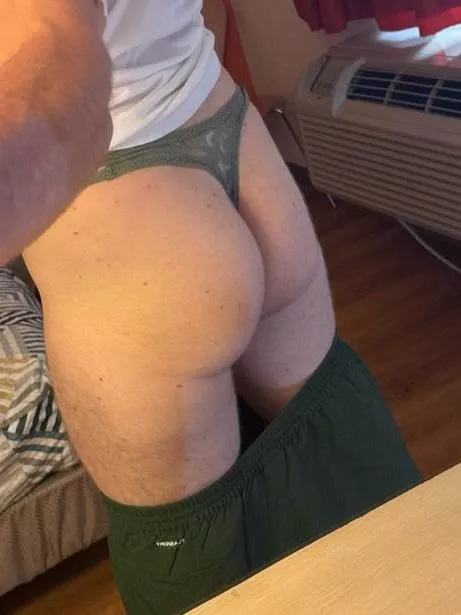 Bottom hosting for hung Top