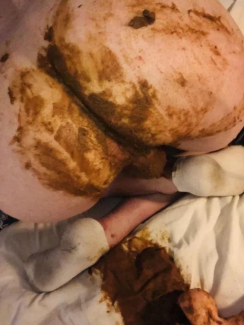 Breed me in my warm shitty bed, it smells so intoxicating I just wanna orgasm again and again