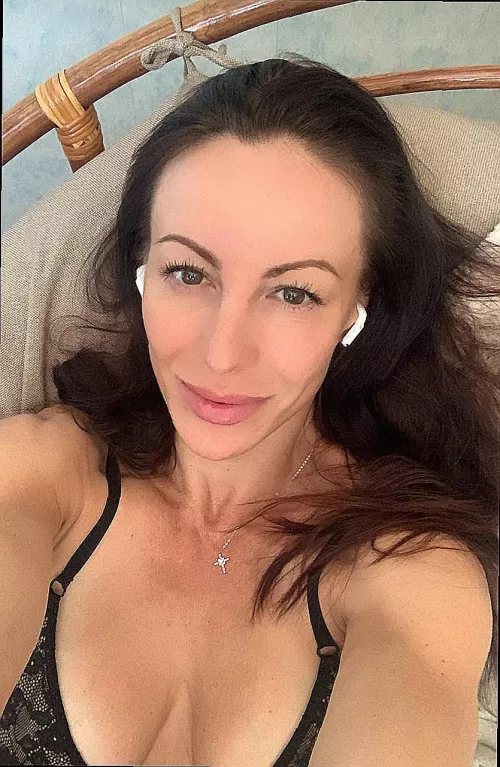 Can I touch my toes for you? 44F