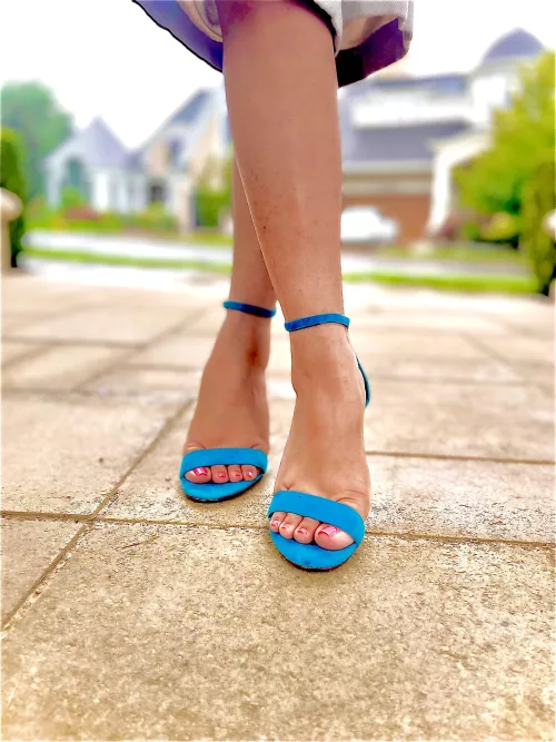 Can you give an honest rating for my legs & heels? 1-10? 