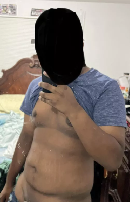 Chubby guy looking to frot/body contact, make out and give bj