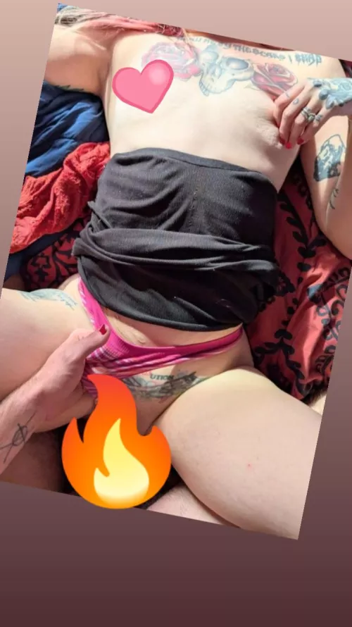 Cum find out where my hand goes 😘