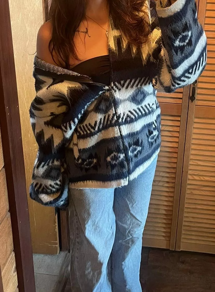 do i look cute in this outfit.