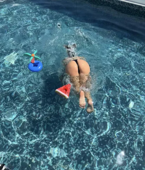 do you like making out in a public pool with me 