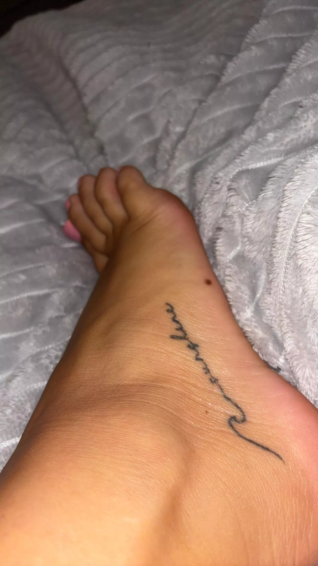 Do you like my tattoo and little mole?💋