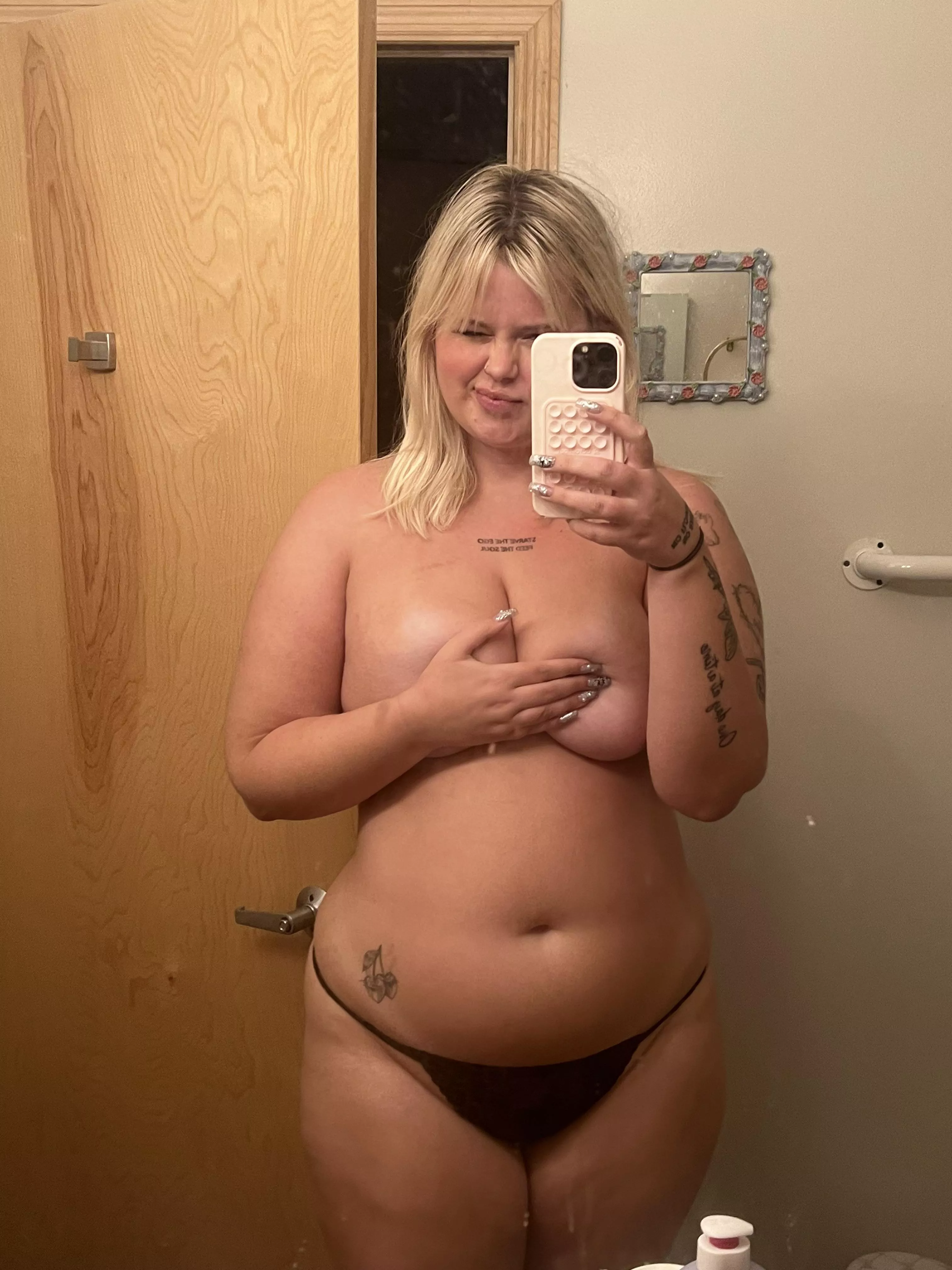 Do you like tall curvy women? 