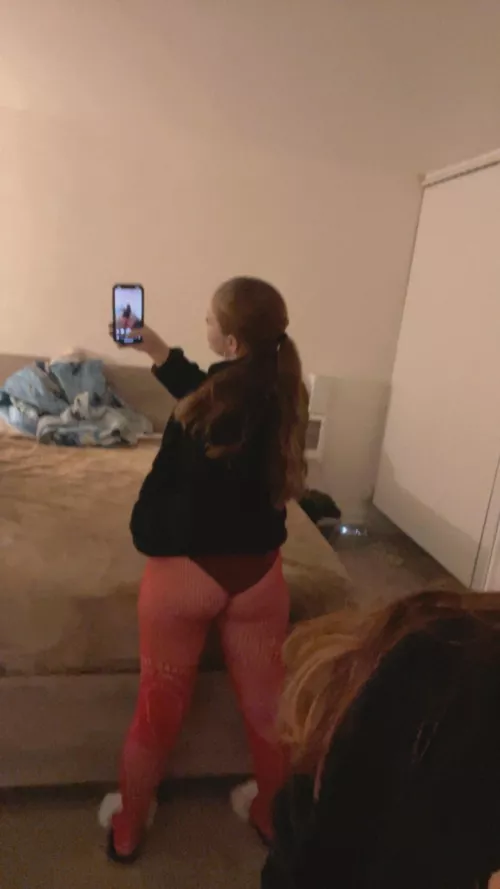 Doing FaceTime shows in front of this mirror all night and day🫶🏻