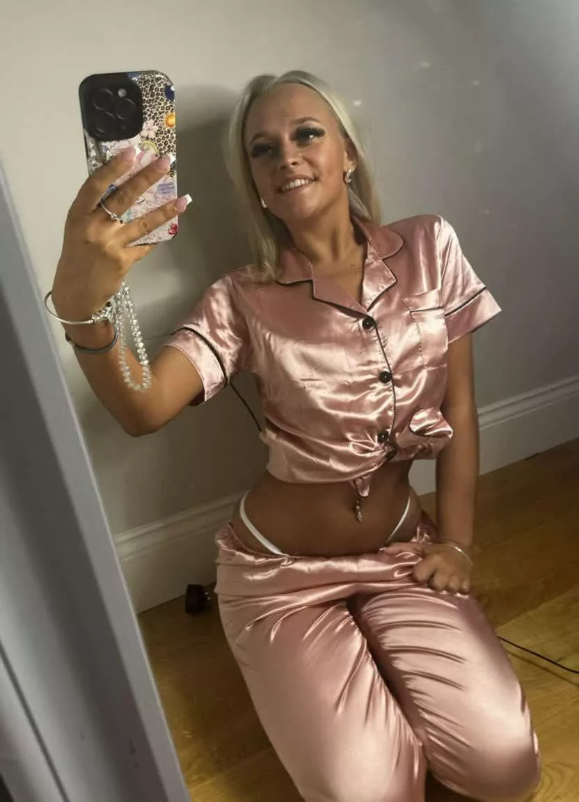 don't know why but i love being happy 😉 😈 