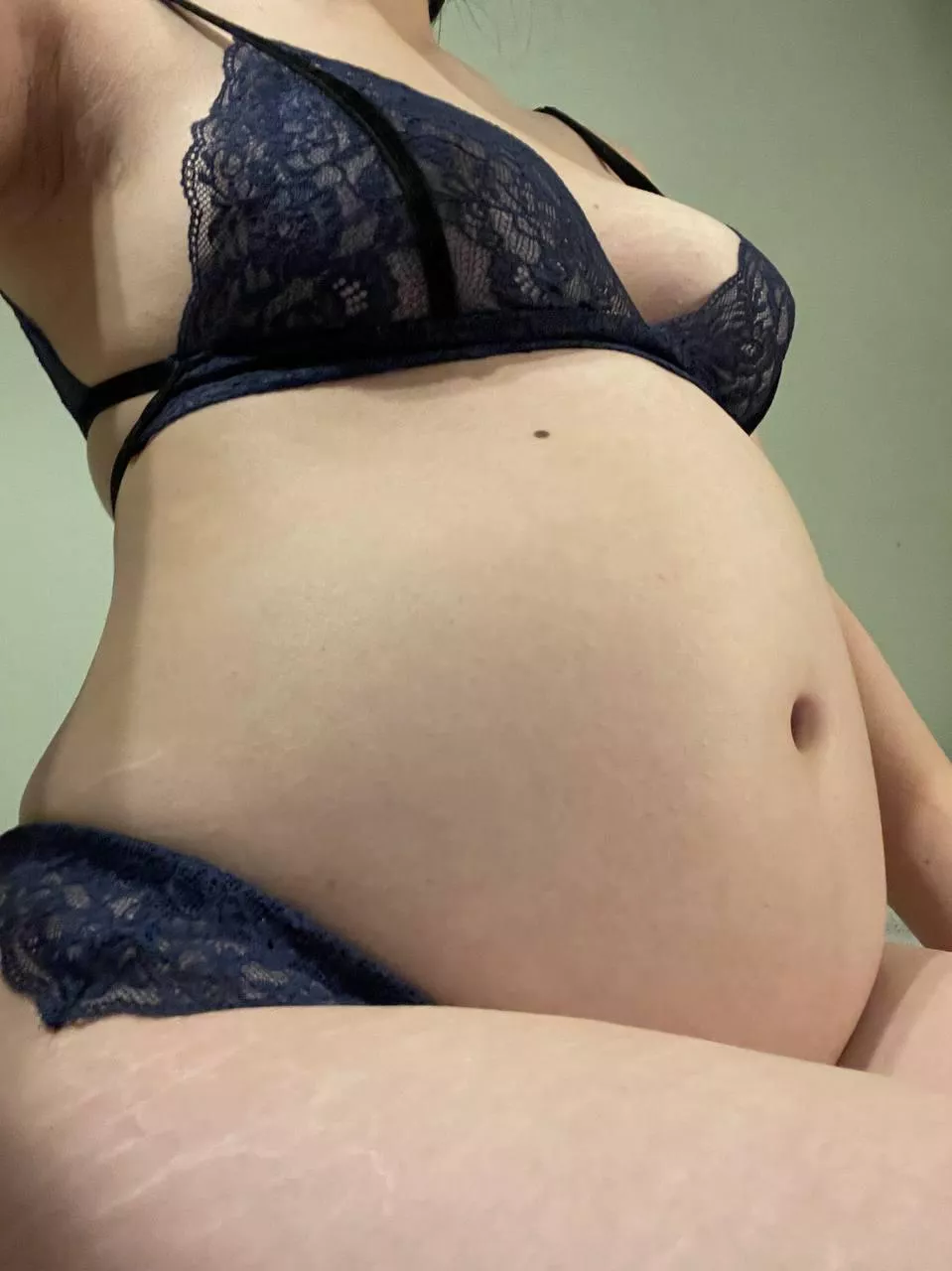 {F} who wants to be my snack tonight?