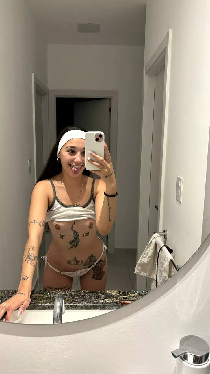 F19 and M20 showing off and looking for single F to play with