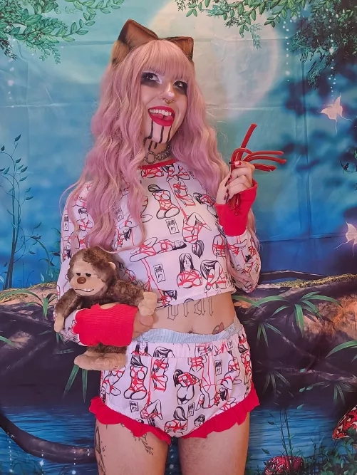 Fav outfit, fav plushie, fav snackie & ofc fav diapee !! 