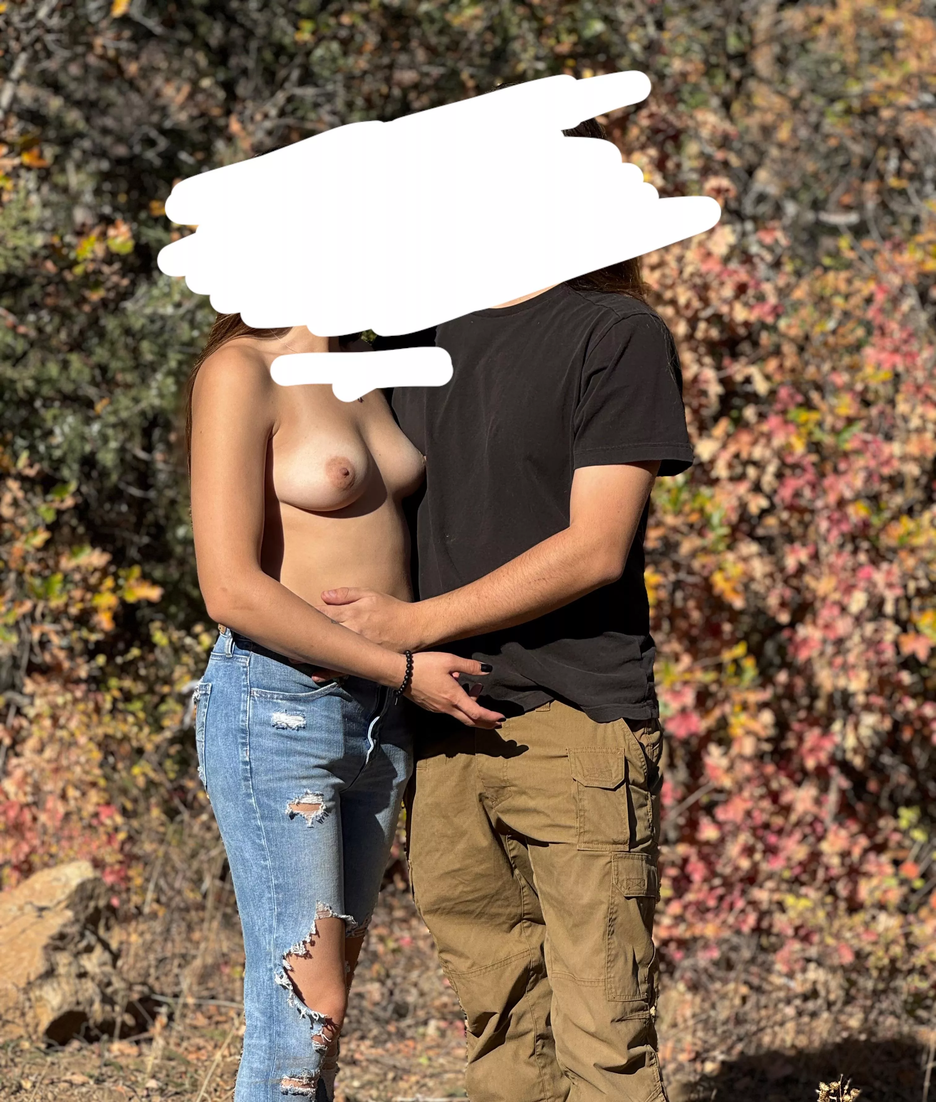 Fun couple looking for a single male tonight ! Must send pics to be considered or have on profile 