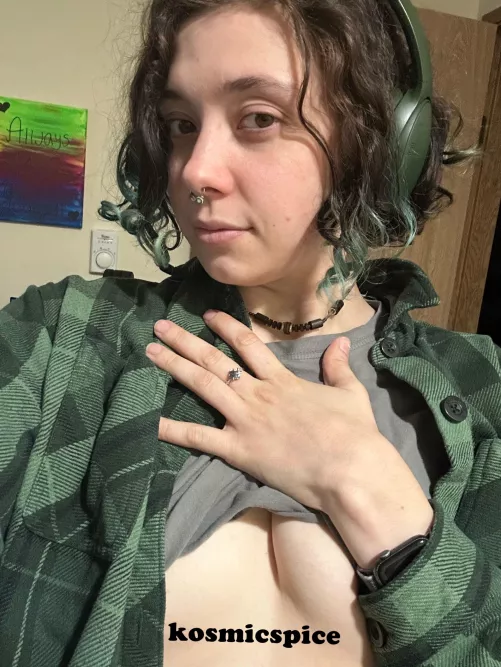 Got new headphones today that I’m absolutely lovinggg