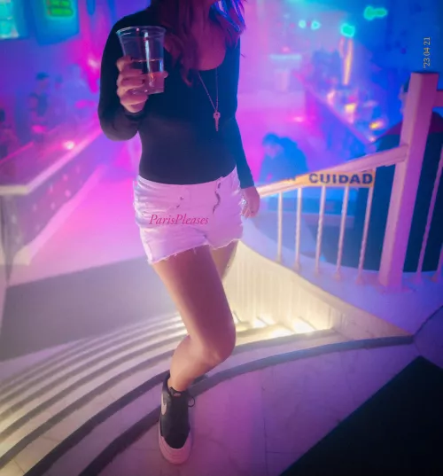 Had to take a break from dancing, hubby was having a hard time keeping up, straining in his cage as the other alpha men in the club took notice of the key around my neck 😈