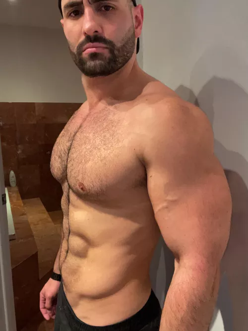 Hairy massive chest for your viewing pleasure