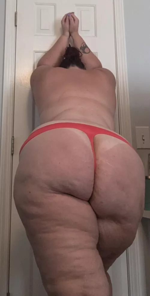 Happy Thick Thursday! 🍑