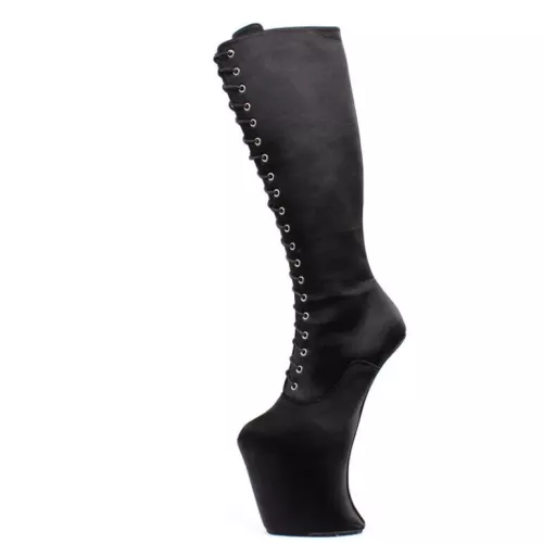 Heelless boot