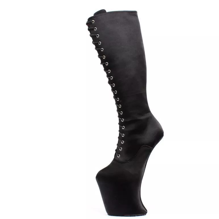 Heelless boot