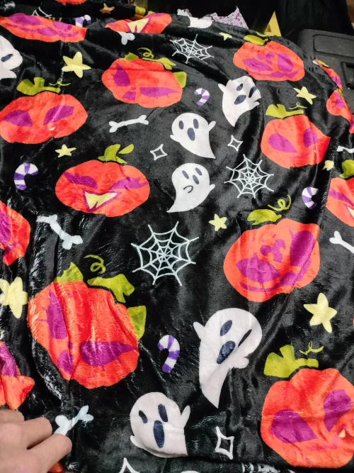 Helluva Boss Halloween blankie came🎃
