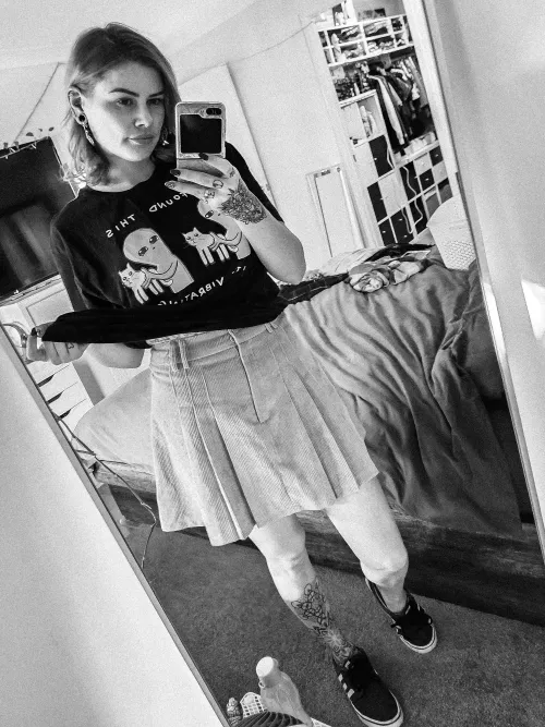 Here is a rare SFW pic 😅🫶🏼