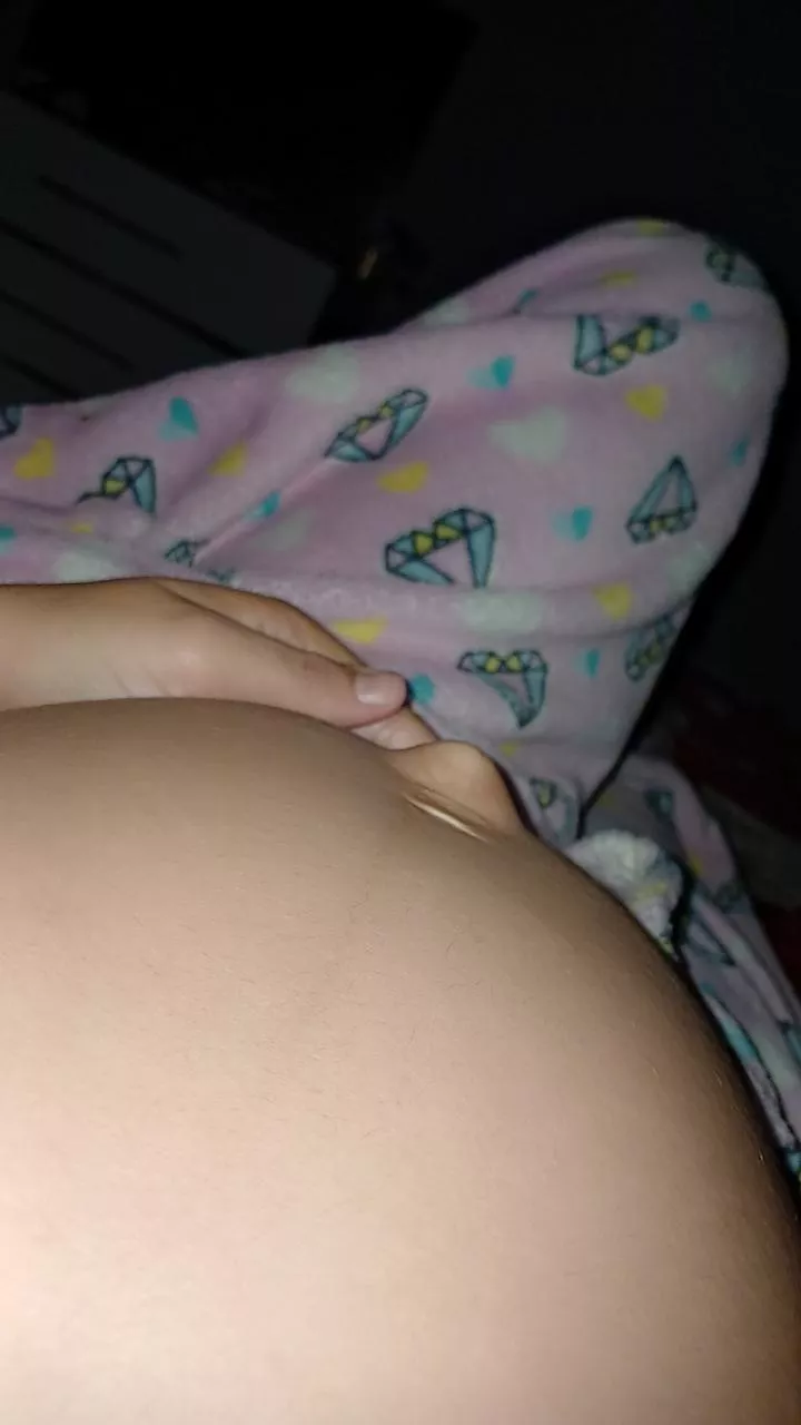 Here you have a very horny pregnant girl available for you, come and see that I have no limits