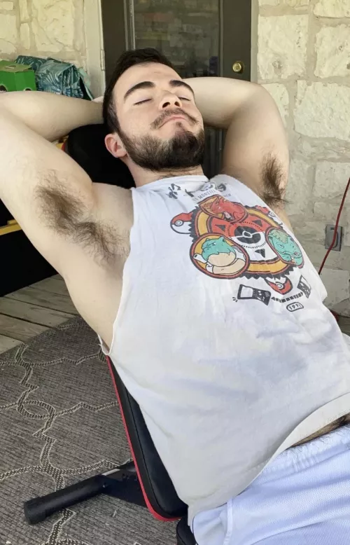 How all men with hot hairy pits should present themselves 🤤