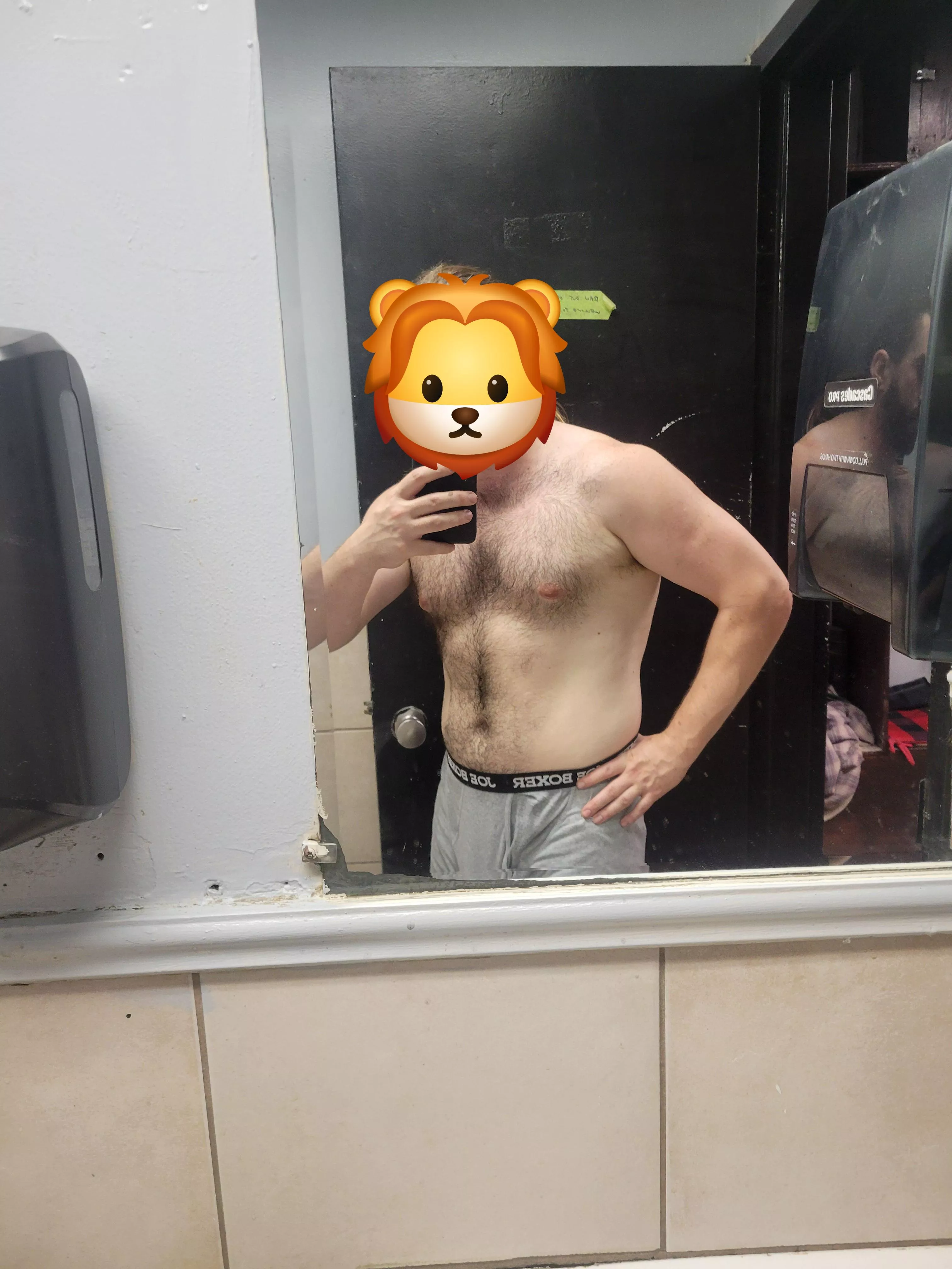 Hung mid 20s white male looking for 420 friendly bottoms for tn. Preferably 28 or younger. 