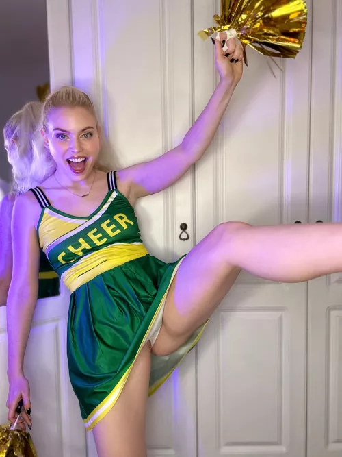 Hurry ! Come get your 20% off sale spot with no pay per views on my wall 🎉 link below 👇🏻 