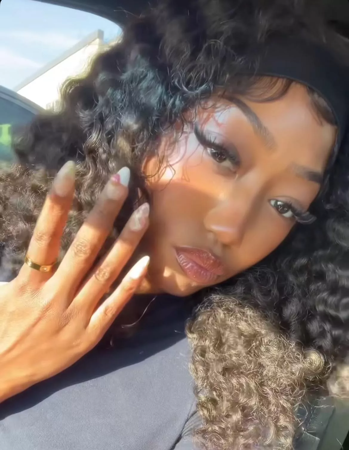 I deserve another ring on finger now come make it happen 