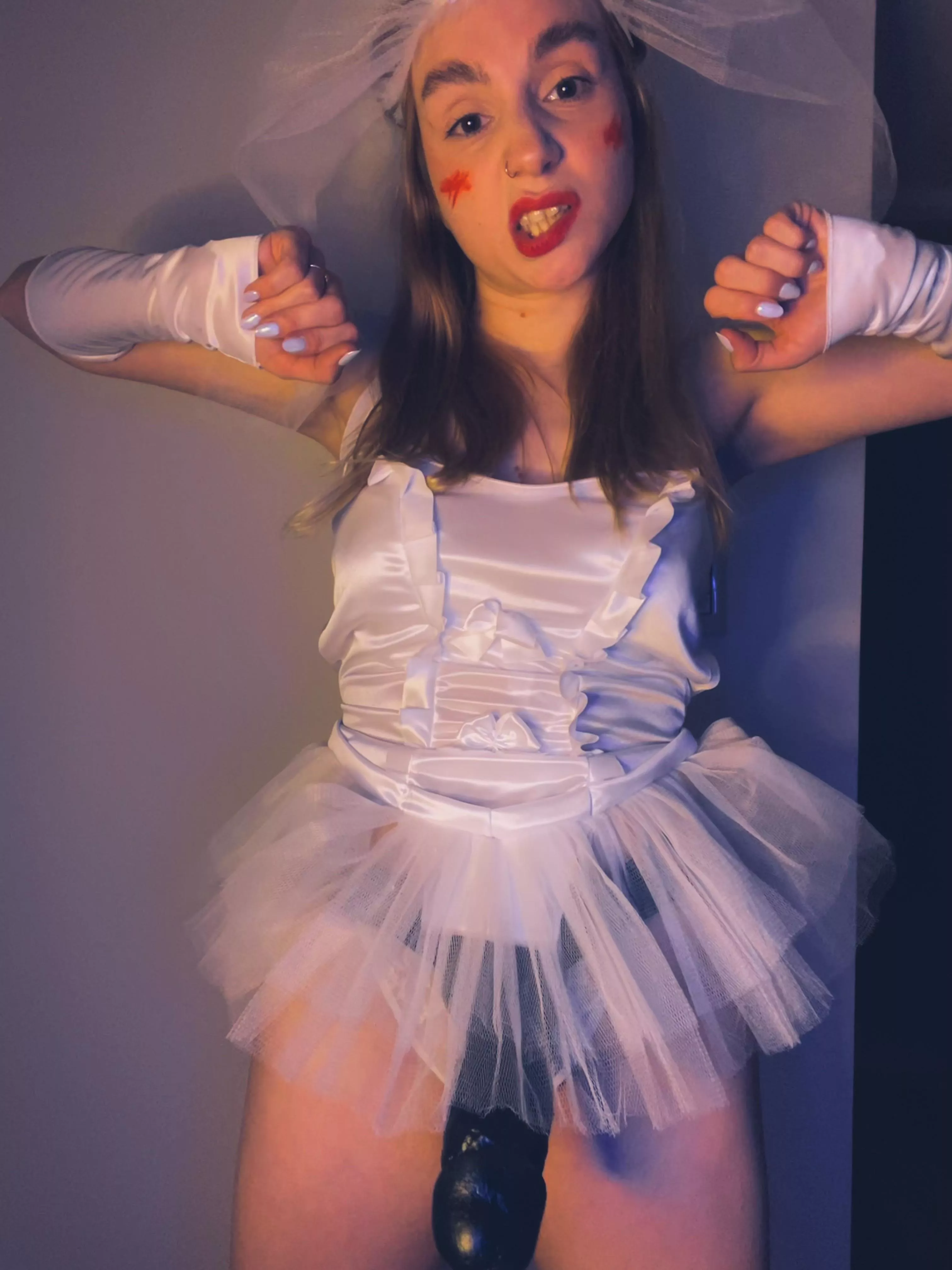 I hope you come to my Halloween party! I wait for you like this! do you accept?