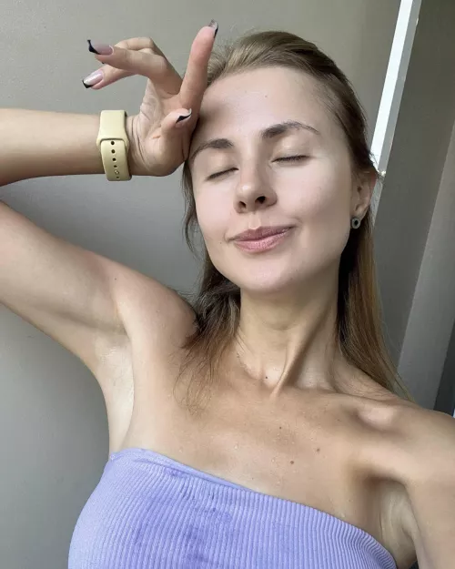 I just shaved my armpits It's time to play