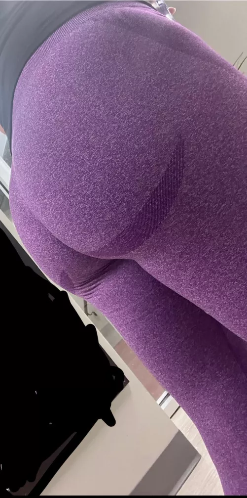 I love her gym clothes! (oc)