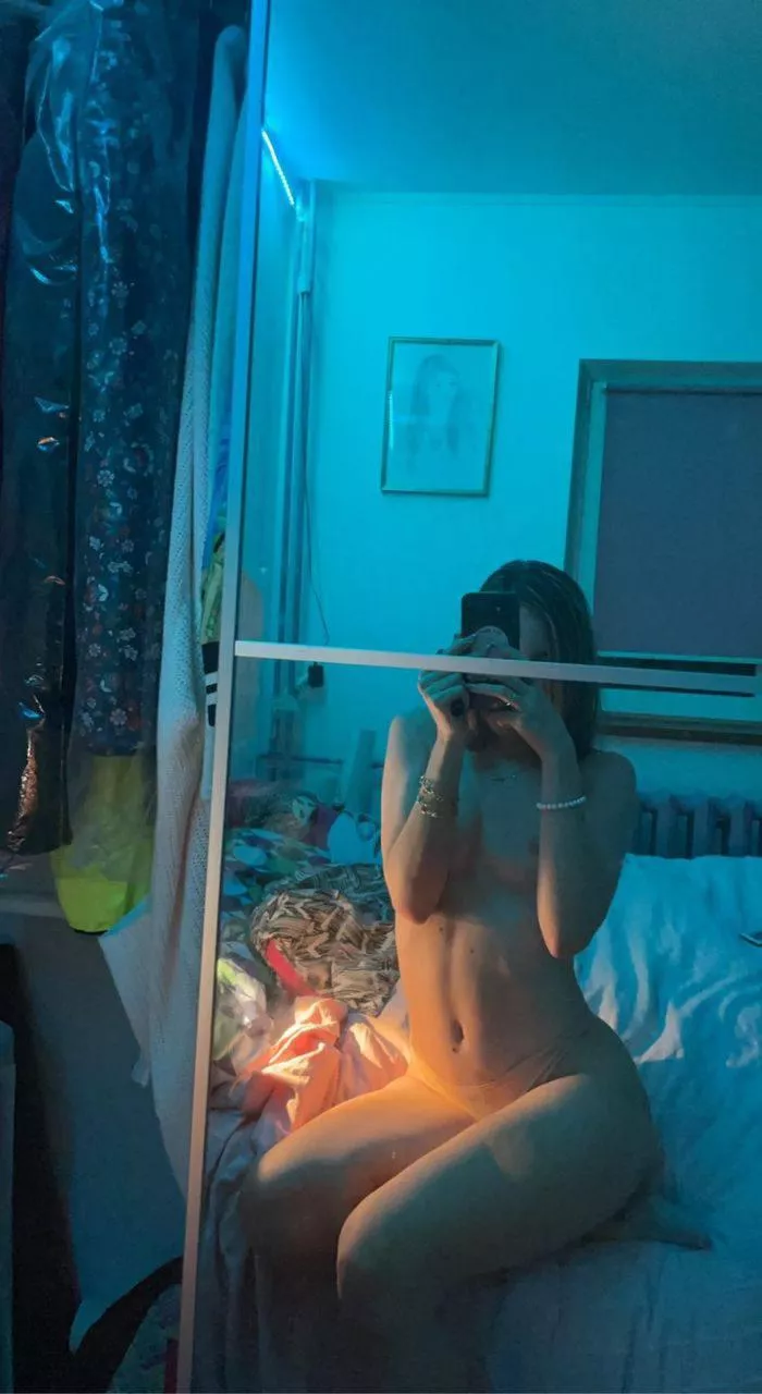 I send free nude add on telegram;;;@Ginawhite2