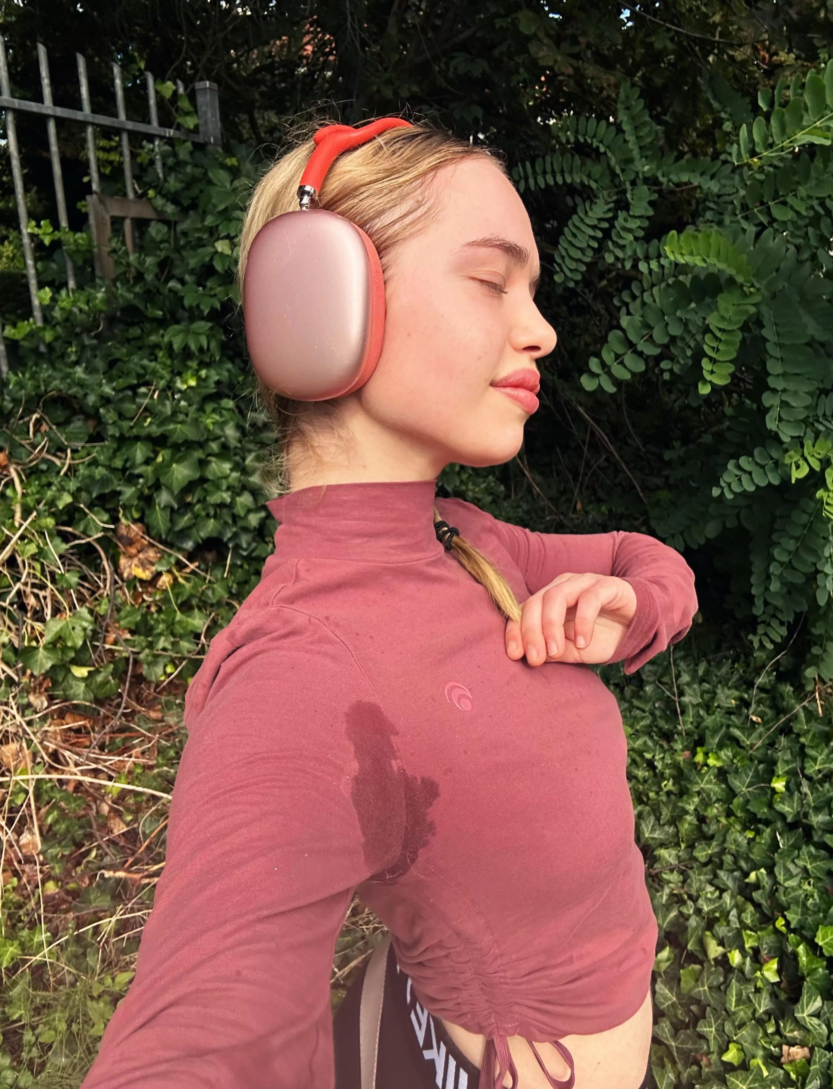 I took a selfie while jogging. I hope sweaty armpits aren't a problem for you