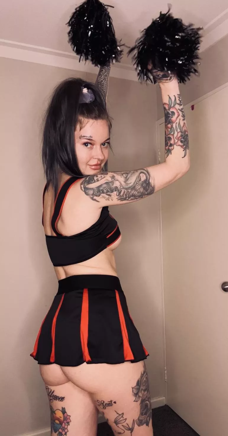 If you guess my age correctly I will send you a surprise 💦😋