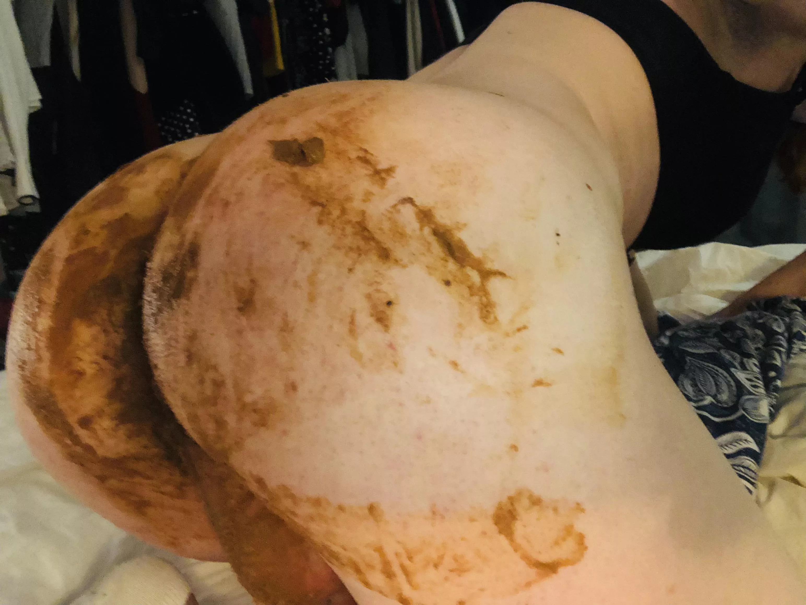 I’m a disgusting scat slut with a big round fuckable asshole