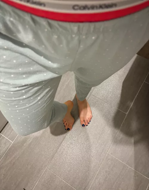 I'm going to sleep. Are you coming?😋🦶🍆