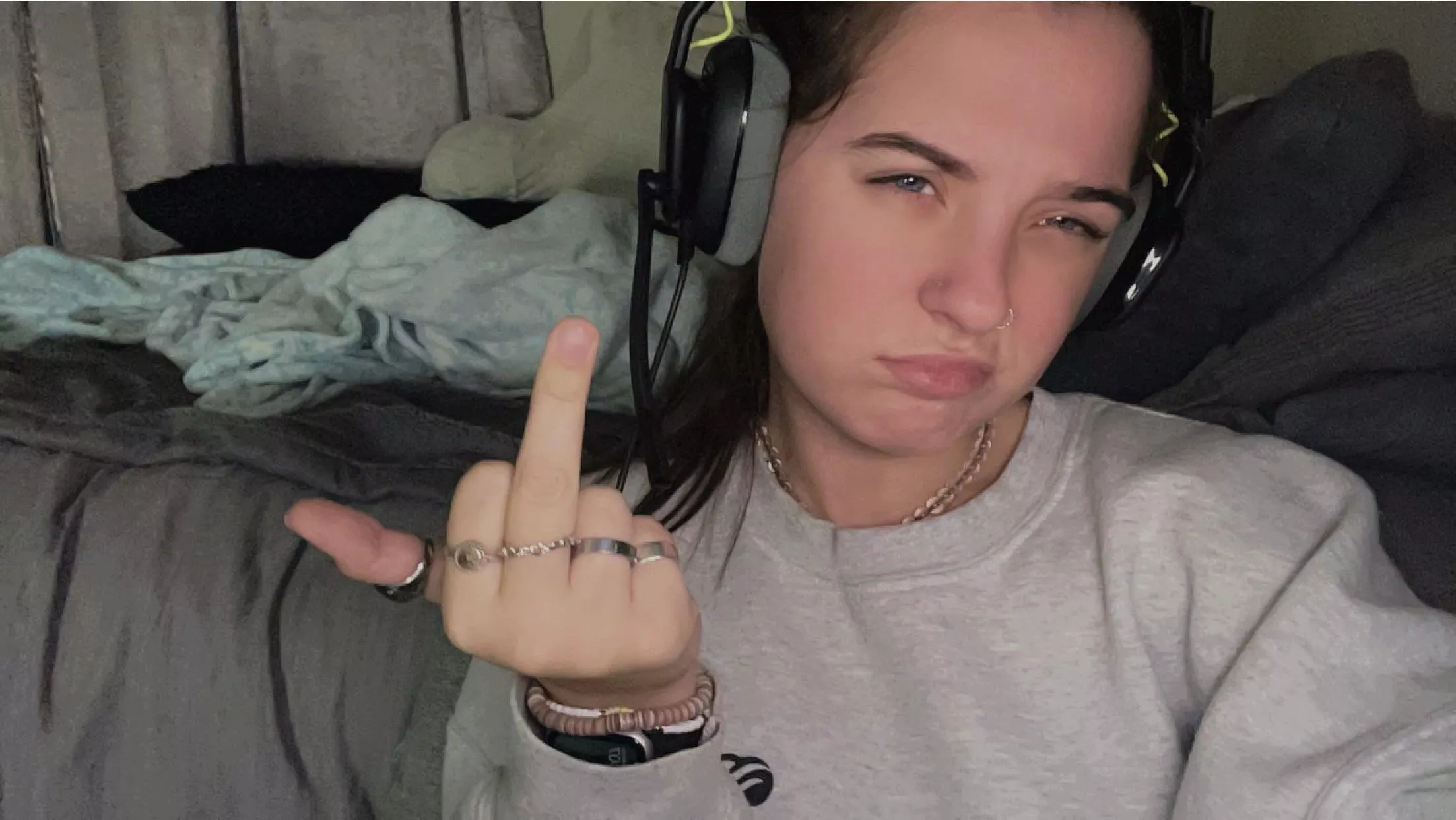 imagine getting bullied by me while we play overwatch and i steal every last penny you have 🥰