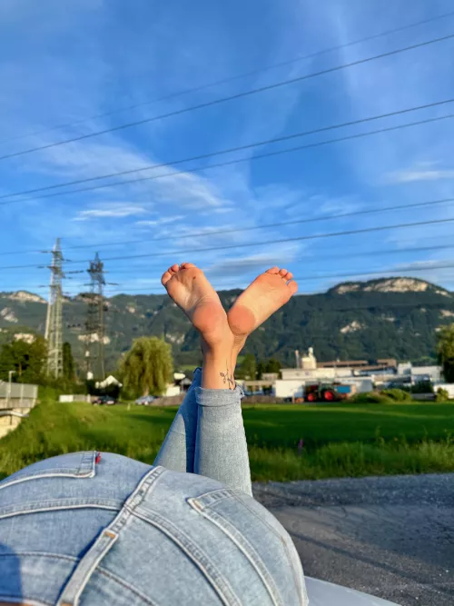 In the pose with a beautiful background and of course my soles. Greetings from Germany