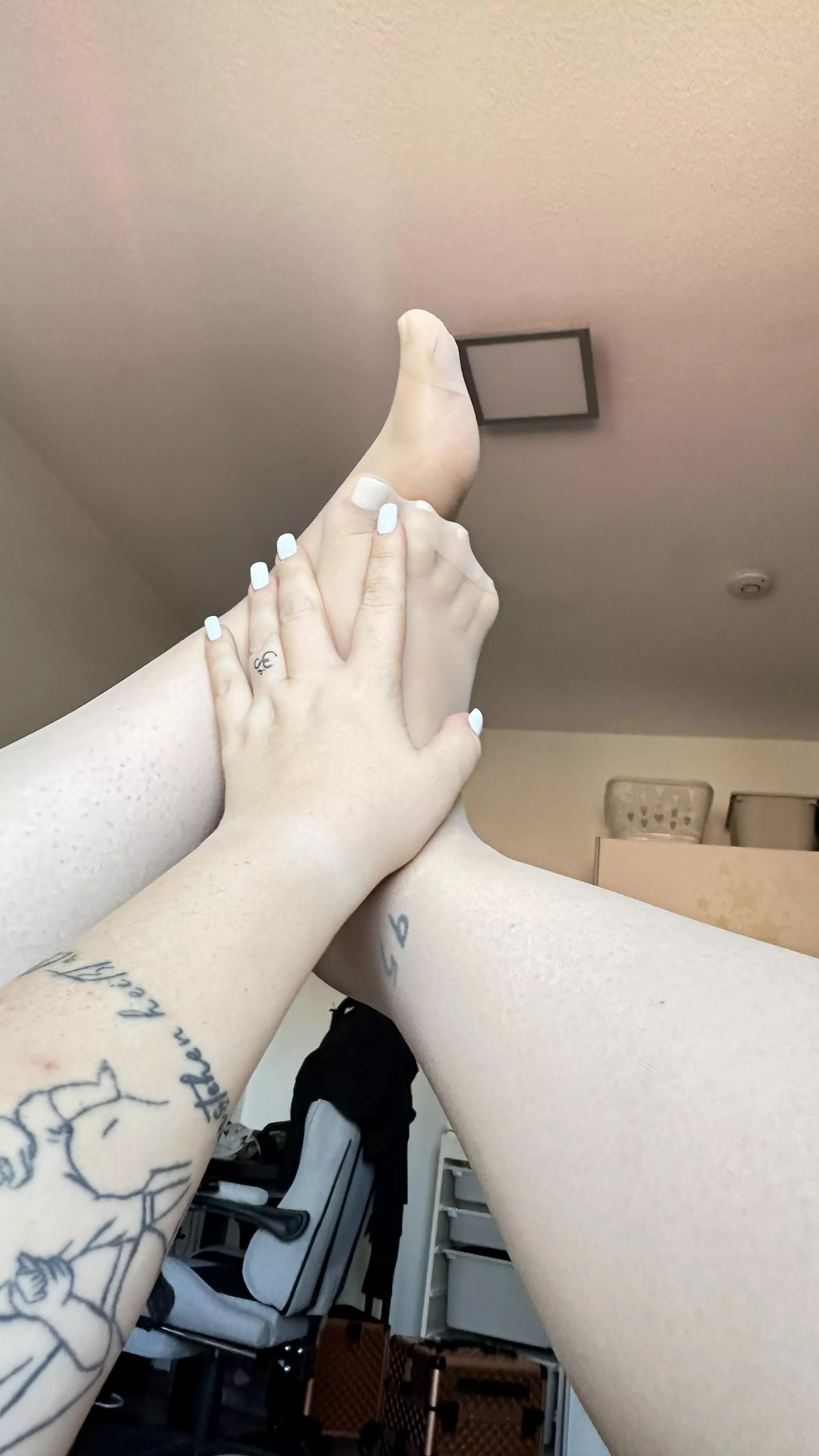 Is this feet making your weenie beg to be stroke. 
