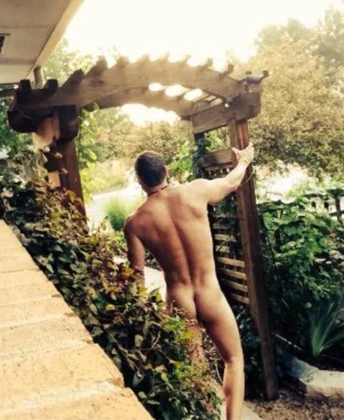 Join me in the rose garden?