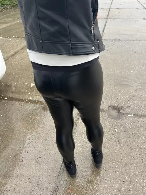 Leather leggings OOTD