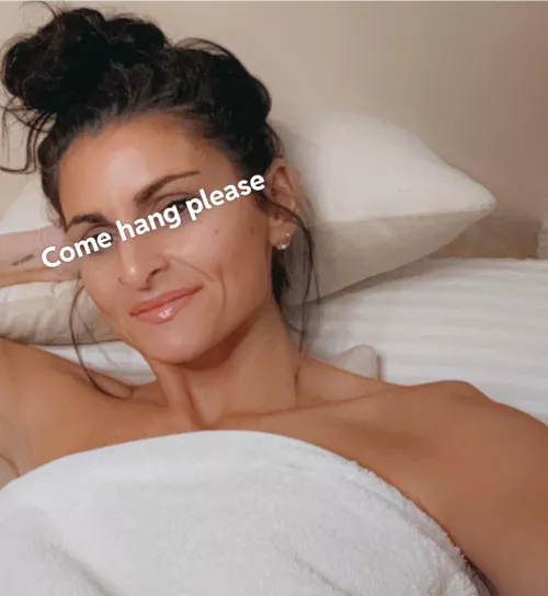 Let me be your baby tonight, come chat