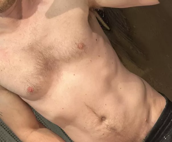 Looking for a masc bottom. 30yo or younger. 